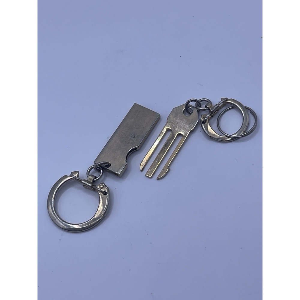 Old/Unique Collectible Key Chain 1.5"in Metal   Silver Color Golf Divit Fixer‎